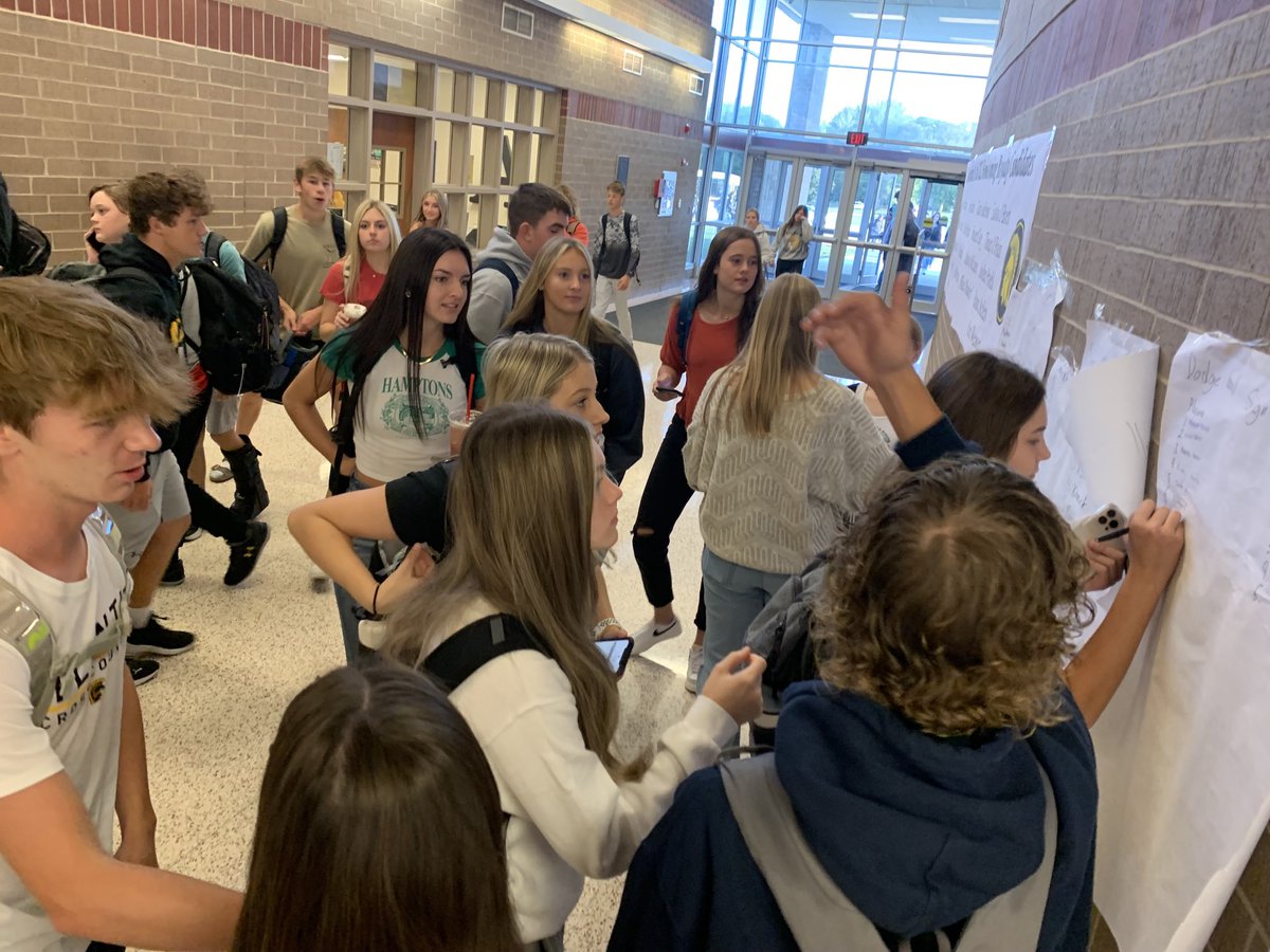 AHSneedle's tweet photo. Homecoming Dodgeball signup! #AHSpositive https://t.co/6ebj6wV5qd