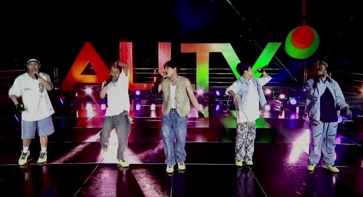 ALLTVOfficial's tweet photo. @SB19Official setting the roof on FIRE, dito sa Wowowin!

ALL the hottest stars, dito lang sa ALLTV!

Tweet us at @ALLTVOfficial and use the hashtag #ALLTV #ALLTVsayaALL #ALLTVChannel2 ! https://t.co/mMQQGLUCMA