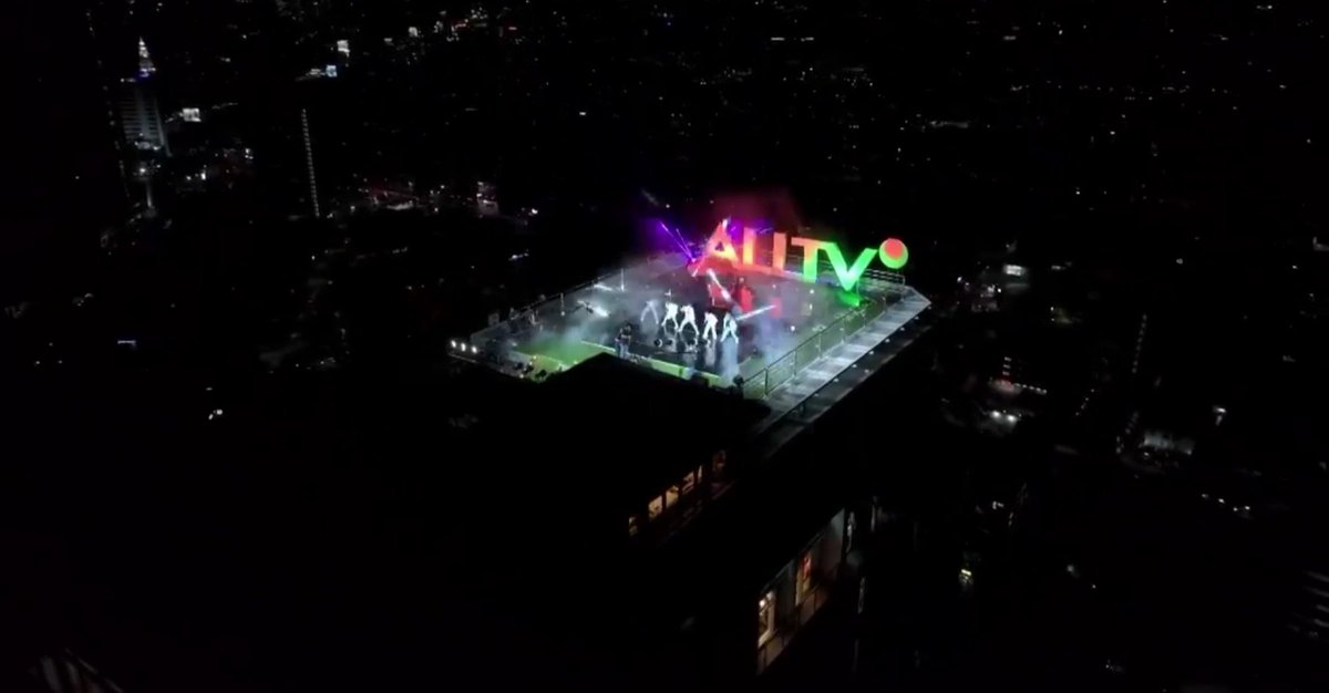 ALLTVOfficial's tweet photo. @SB19Official setting the roof on FIRE, dito sa Wowowin!

ALL the hottest stars, dito lang sa ALLTV!

Tweet us at @ALLTVOfficial and use the hashtag #ALLTV #ALLTVsayaALL #ALLTVChannel2 ! https://t.co/mMQQGLUCMA