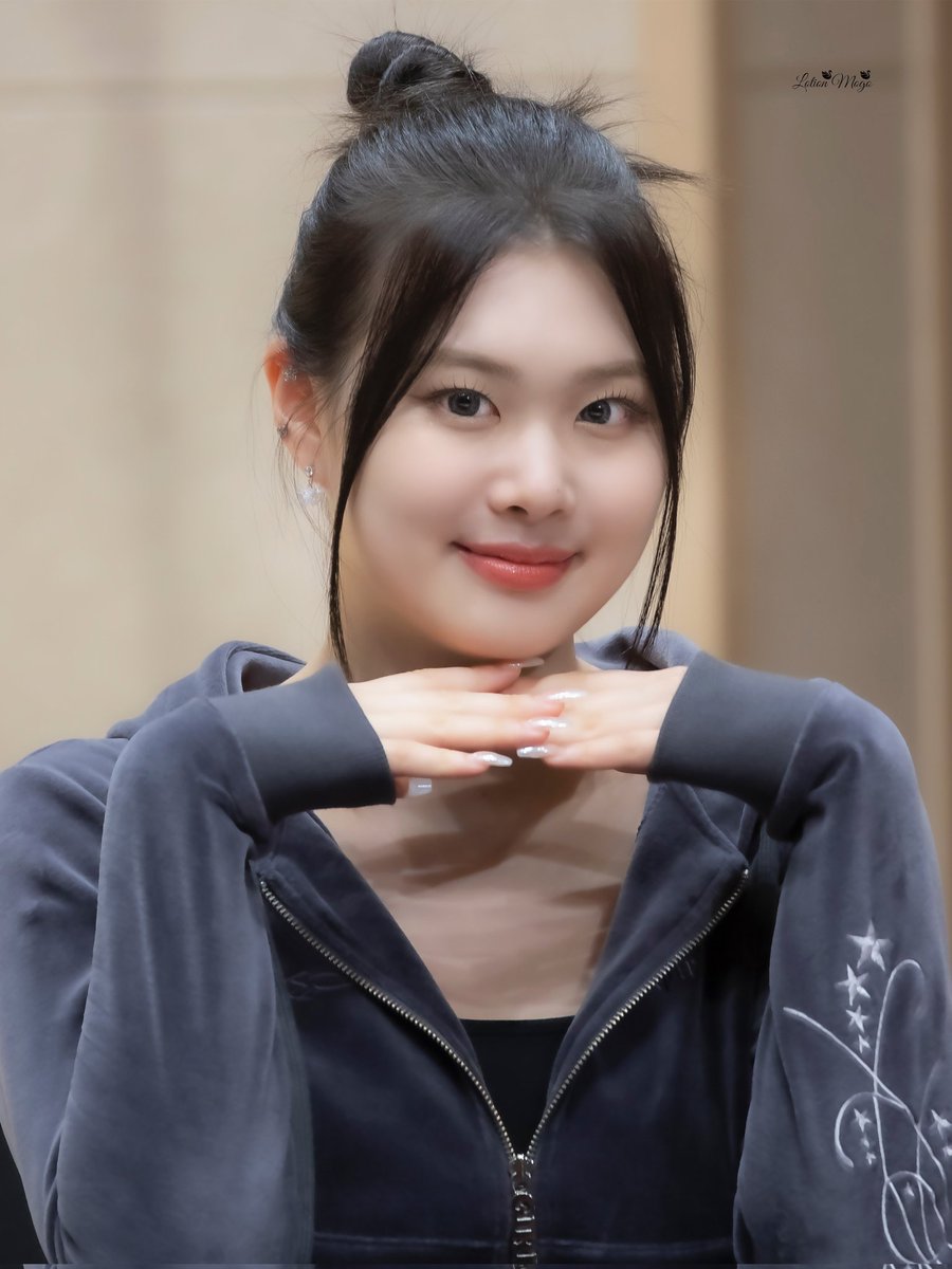 LotionSwan_0711's tweet photo. 220908 목동청소년센터 HQ 🦢

#퍼플키스 #PURPLE_KISS #수안 #박수진 #SWAN #朴秀珍 https://t.co/cCmSuwKk13