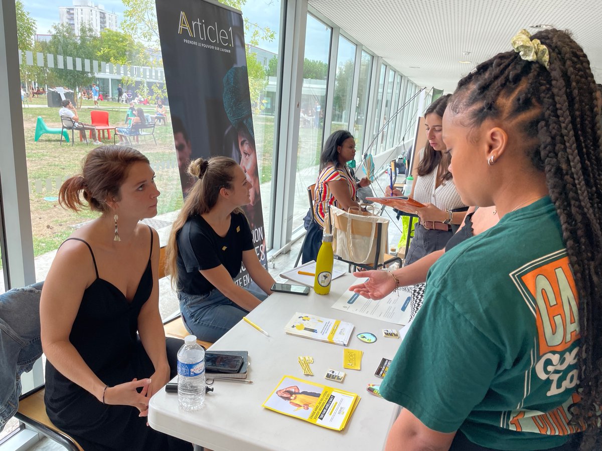 KedgeBS's tweet photo. Aujourd'hui on valorise les #compétences et on passe à l’action avec @ProBonoLab, sur les campus de #Bordeaux et #Marseille 📍.

Nos étudiants du Programme Grande École découvrent l'engagement sociétal à travers un village associatif 🫶.

#KEDGEinclusive https://t.co/PoL4dLYgJA