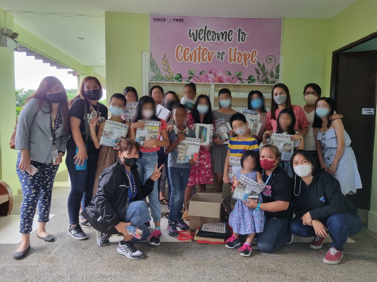 pif_org's tweet photo. #KapePH supported #VoiceOfTheFree by giving gadgets and accessories to the foundation's student beneficiaries.
Congratulations to both organizations for this successful campaign! Hope you continue to pass it forward.
#PassItForward #education #technology #CSR #charity #givenow https://t.co/t6OtCWcJ2I