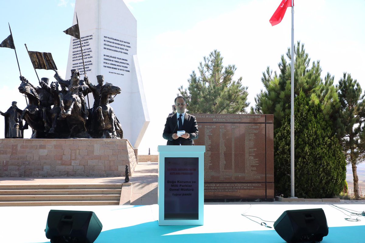 MMutusa's tweet photo. Sn. Bakanımızın teşrifleriyle Sakarya Meydan Muharebesi Tarihi Milli Parkımızda, Zaferi'mizin 101.yıl anma törenini gerçekleştirdik.

22 gün 22 gece istiklalimiz uğruna çarpışan başta Gazi Mustafa Kemal Atatürk olmak üzere tüm kahramanlarımızı saygı, rahmet ve minnetle anıyorum. https://t.co/sqEe248vjH
