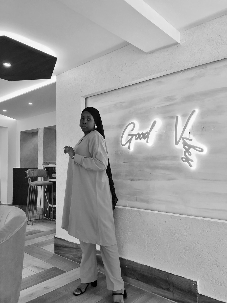 Artbylaaisu's tweet image. The artist🖤