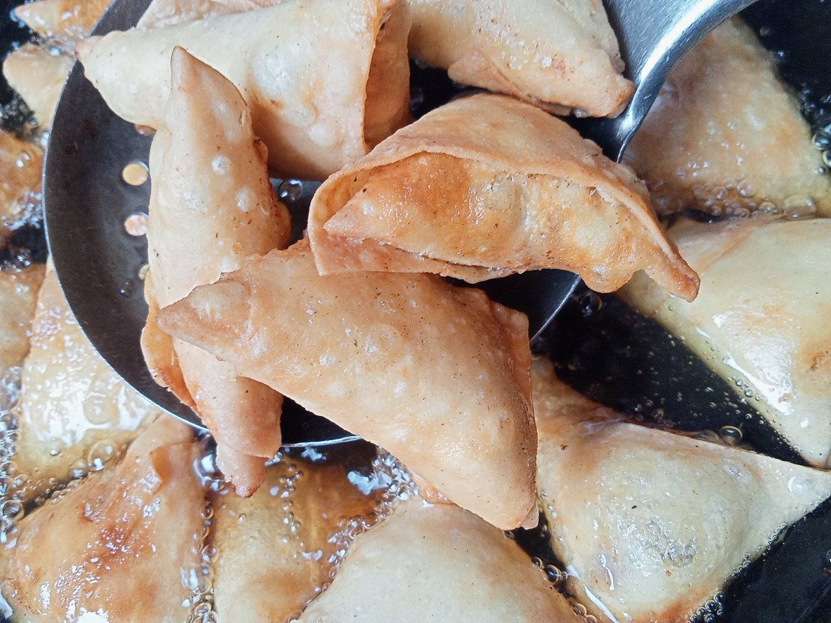 Order now and thank me later😍
Samosa Will be available tomorrow inshaAllah
Pack-1200
Retweet please 🙏
Pickup/delivery available