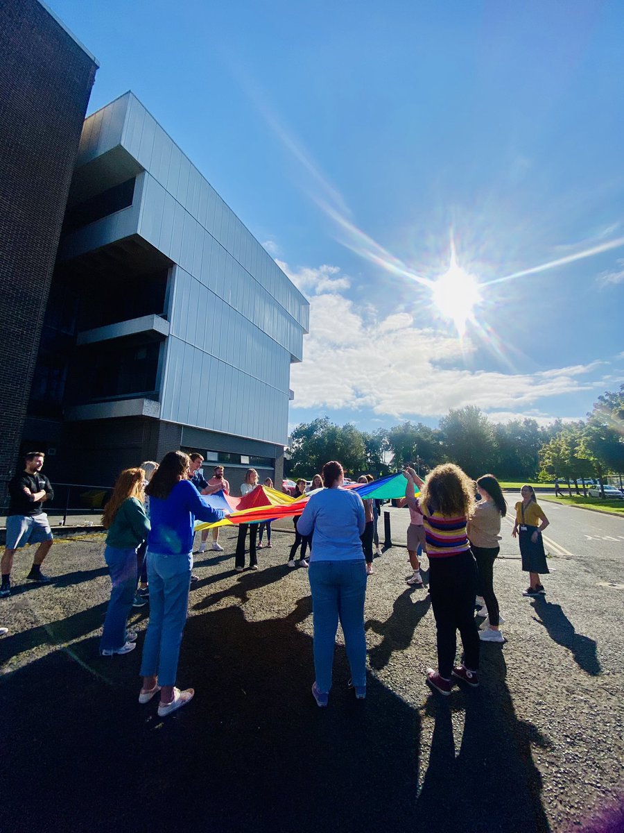 MissDMackin's tweet photo. Sunny days call for outdoor PDMU lessons🌞 #pgce #pdmu https://t.co/d8Add2amX6