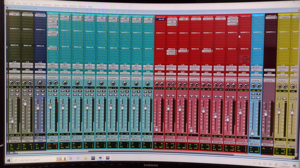 ArenaStudioUK's tweet photo. It's another #cool #mixing session.A track by Belles called Glitter & Scars.
I've got all my buss channels and routing set up. #Mixtime
https://t.co/yd2Fu9Ct3l
#recording #recordingstudio
#songmix #musicproducer https://t.co/NaLWfu5Iqf