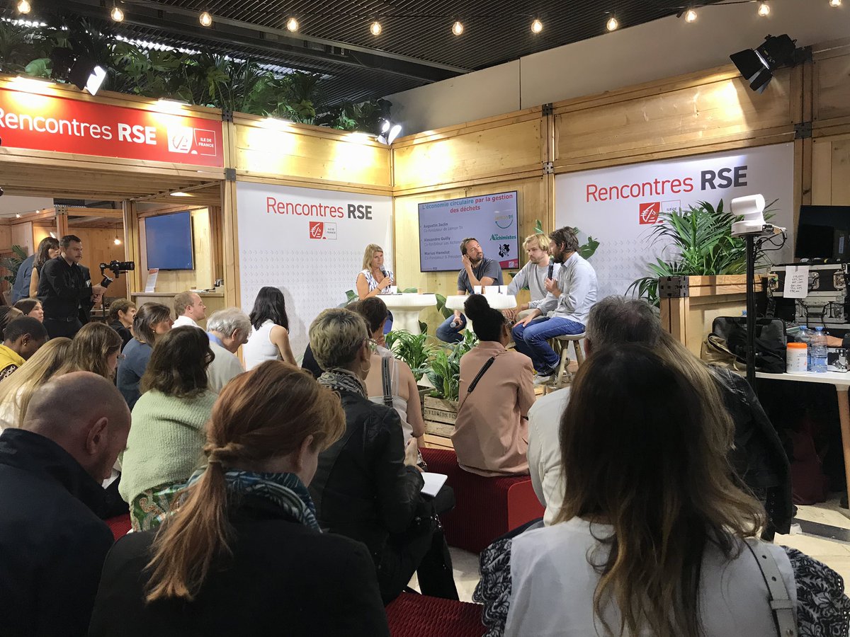 LemonTri's tweet photo. [#ProDurable2022] @augustinjaclin était aujourd’hui au salon @PRODURABLE pour discuter économie circulaire pour les déchets avec les @AlchimistesCo et @Lepaventc sur le stand de la @Caisse_Epargne https://t.co/FUTbb9zKZc