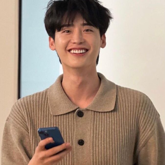 therealellexx's tweet photo. Happy birthday, Lee Jongsuk my love! 🥰❤️ #happyjongsukday #LeeJongSuk #이종석 https://t.co/cQswr3LOB3