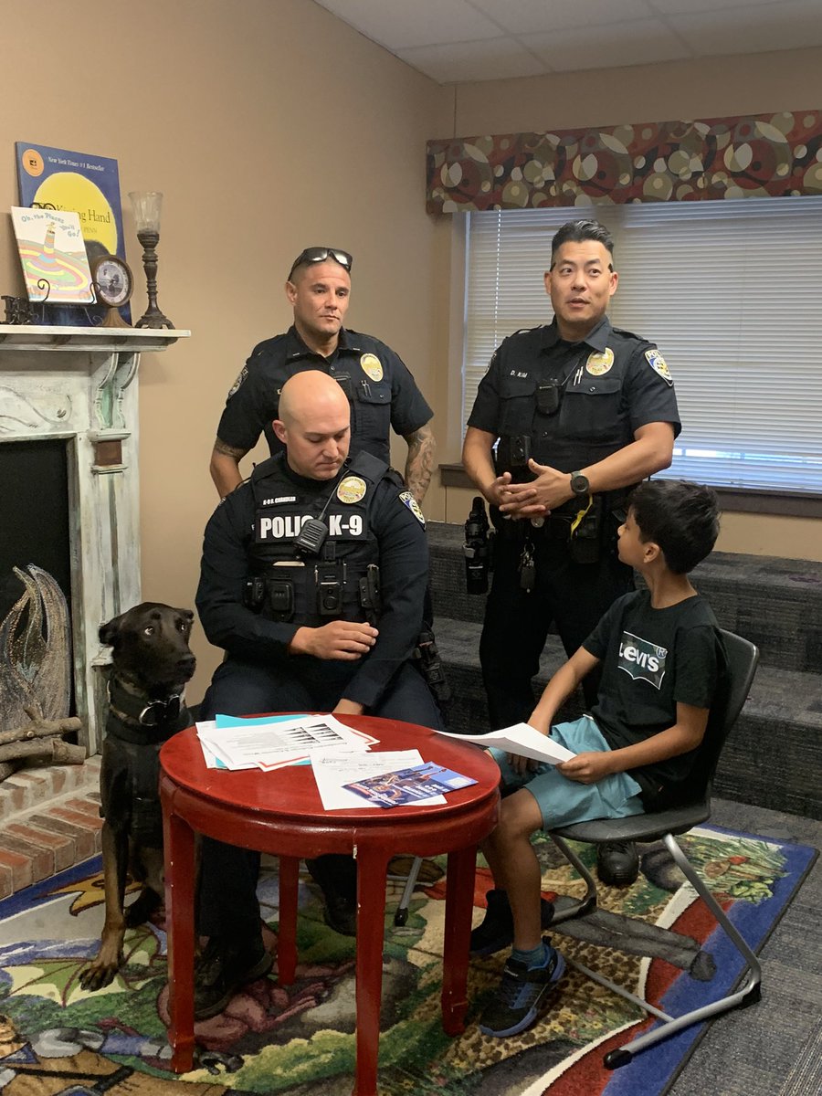 W1LDCATSread's tweet photo. Loved having Amigo and our Frisco PD @GunstreamFrisco this morning for college week! @FISD_Libraries #FISDmadetoshine https://t.co/yvIPuMdFWz