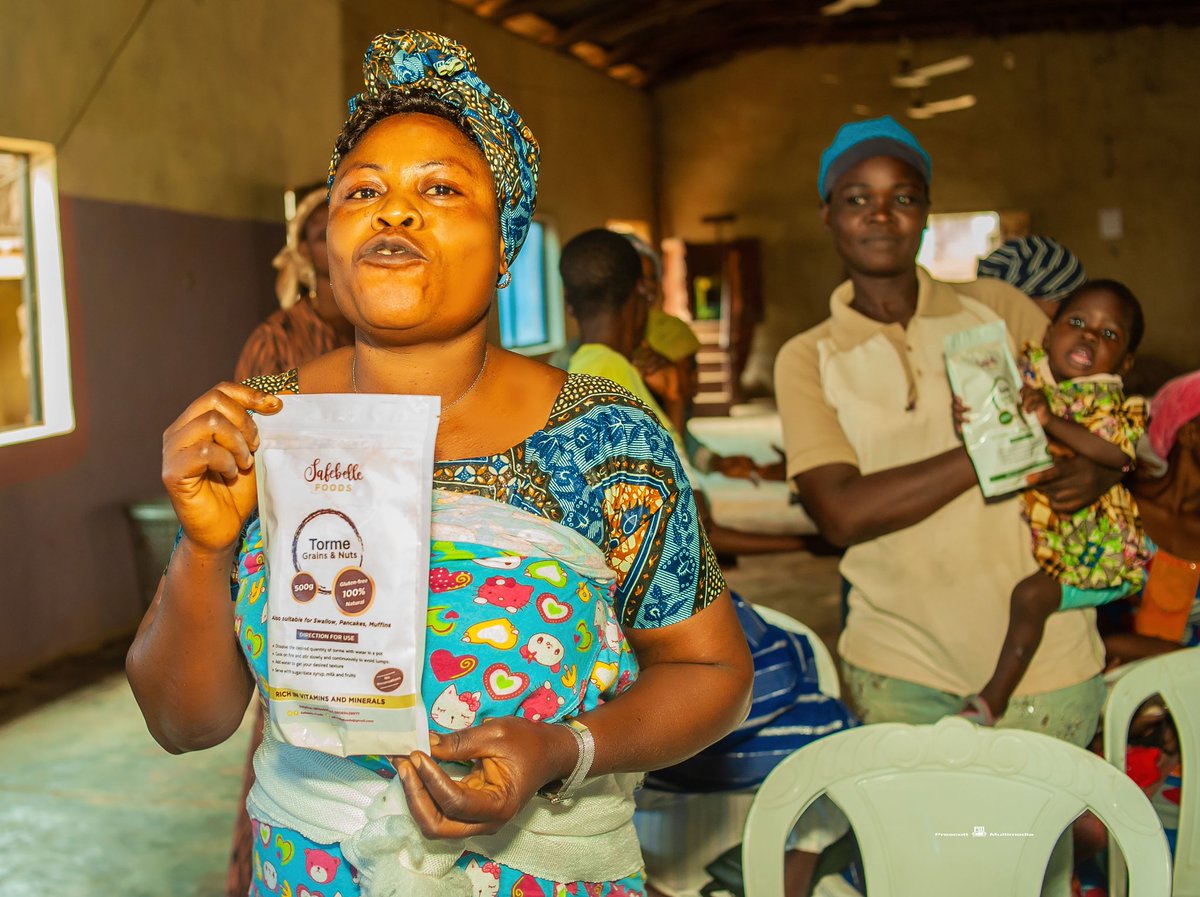 Sometimes last month at Gbelekale community in commemoration of the #InternationalYouthDay2022 @LEAPAfrica @GlblCtzn #youthfulanduseful #sdg12 #changemaker #communityoutreach #endmalnutrition #ZeroHunger #notochildmalnutrition #GlobalCitizenFestival