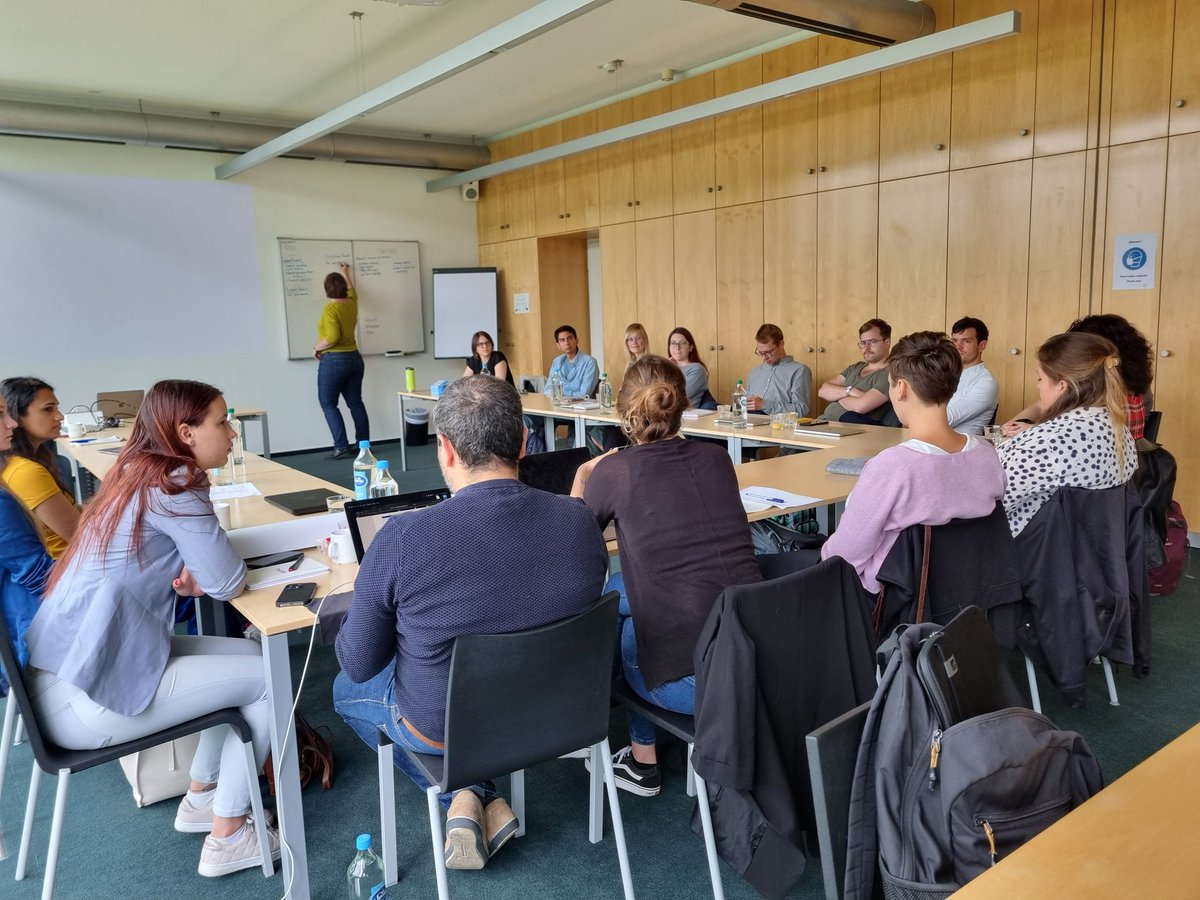 seemaccarthy's tweet photo. A great kick off for the German Stem Cell Network Meeting 2022. @MPI_Muenster #nonPImeeting #GCSN2022 https://t.co/7TOCWed6Lv