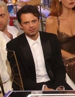 Hansel_GG's tweet photo. Sebby looking good at the Emmys ✨✨
And meme lord as always 🤣🤣
#SebastianStan https://t.co/bT7RDzvwFL