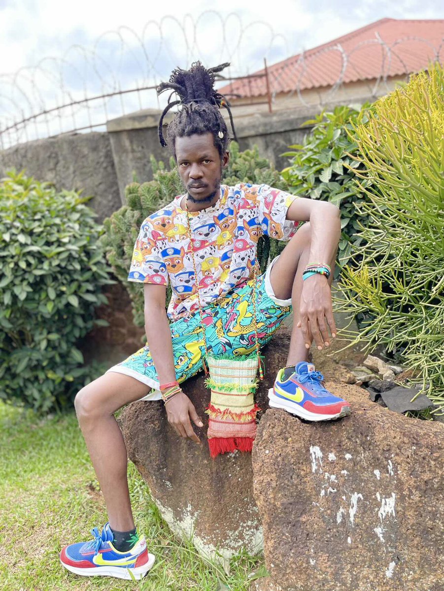 erik_oloo's tweet photo. Don’t Wait Until Real Life Hits You To Finally Start Getting Real With Your Life

#pancoat #style #StreetStyle #styleblogger #dailystreetlooks #Fashion #urbanstyle #pauseshots #urbanwear #streetwearstyle #atreetwear #dapperman #OOTD #explore #explorepage #htzo #mensfashionteam https://t.co/xv2ekwzdPN