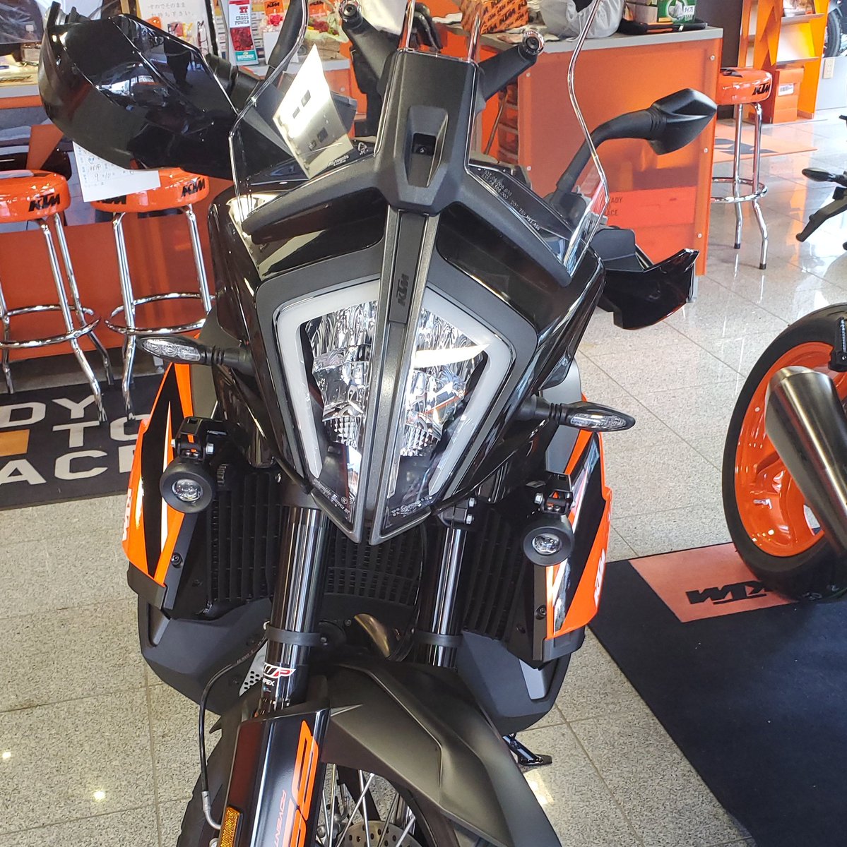 spa890Adventure's tweet photo. 890Adventure納車したからバイク用アカウントつくりました。
初大型バイク！初KTM！初輸入車！
初めてづくしでワクワクが止まらない…🏍️
『Tour&amp;Riding gear』 tweet only!!

#KTM
#890Adventure
#バイク好きな人と繋がりたい 
#バイク乗りと繋がりたい https://t.co/hEIEleMhZl