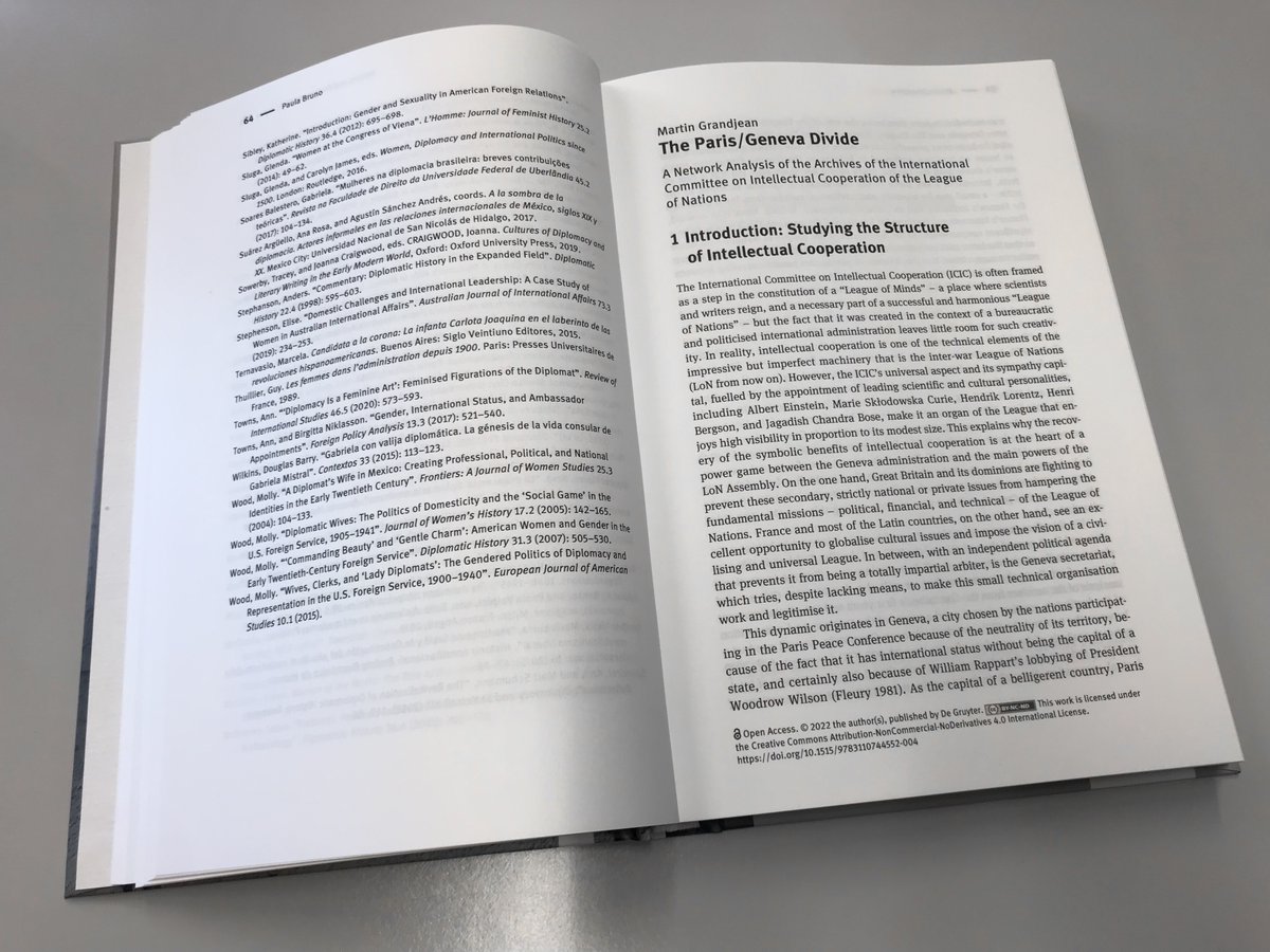 GrandjeanMartin's tweet photo. Look what I just got in the mail 🤩: "Culture as Soft Power", edited by Elisabet Carbo-Catalan and Diana Roig-Sanz (@UOCuniversitat). With a network visualization - of course 😇 - in my "Paris/Geneva Divide" paper on #intellectualcooperation.
Open Access: https://t.co/21iku9fjTY https://t.co/t4wVFJETbk