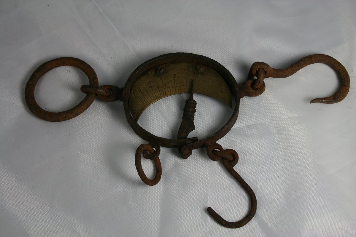 naverMuseum's tweet photo. Some more objects that we're looking for photos of in use for our new displays. Can you help? #BalanceBeam #SpringBalance #FlourMillScoup #BushelMeasure #WeightsAndMesaures #HighlandMuseums #StrathnaverCollection https://t.co/PhuFdx9p9E