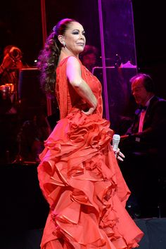 VideosMusicals's tweet photo. Grandes Cantantes de la Historia
Vídeo de Veneno de Isabel Pantoja  '♡♥̤̣̈̇ 
🟠El vídeo podrá verla en el siguiente enlace: https://t.co/SFN0UvL0Ft https://t.co/sfJD3VXrzj