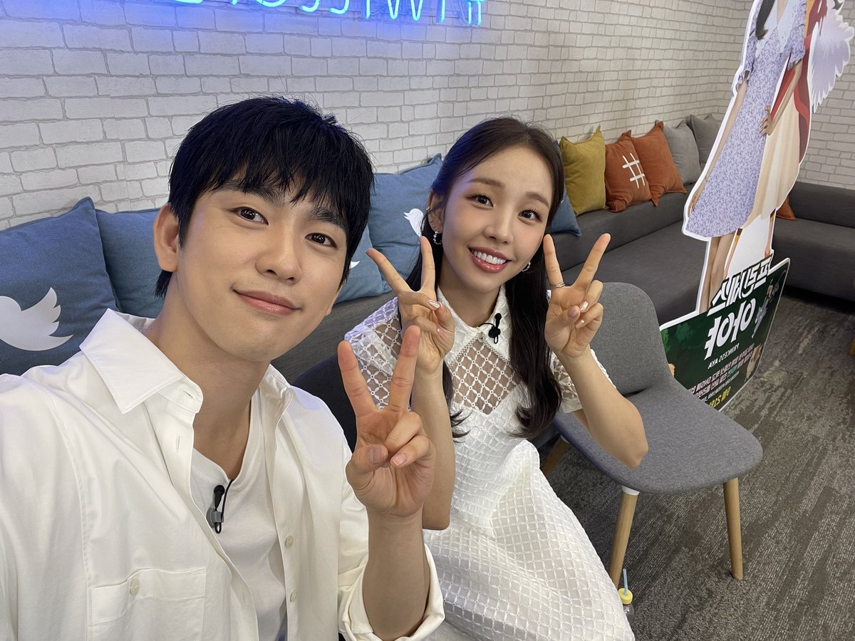 JY_fanclub_th's tweet photo. น่ารักแพคคู่เลยค่ะ

#Ask_PRINCESS_AYA
#Full_ScreenX
#PrincessAYA
#Jinyoung #GOT7 https://t.co/B6OnISjYsw