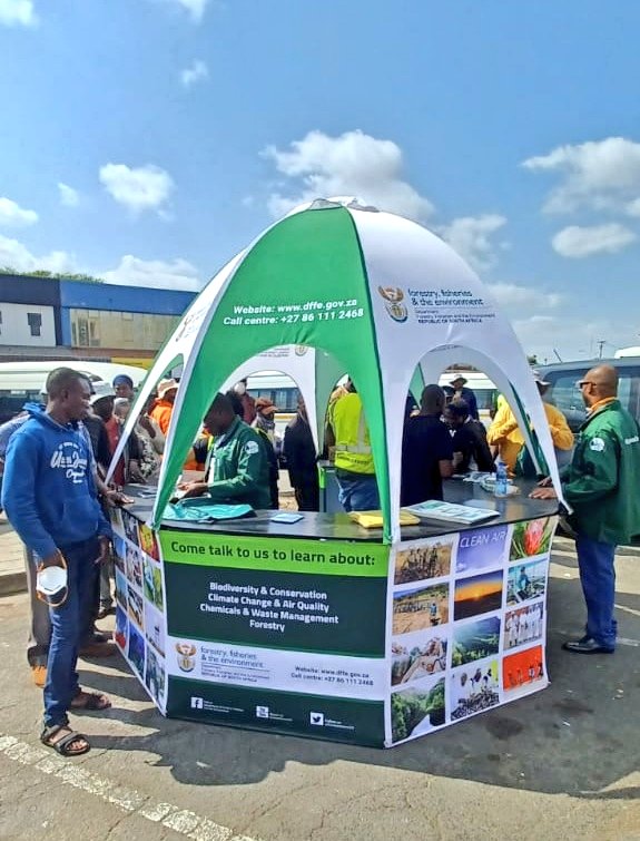 environmentza's tweet photo. DFFE officials conducting awareness on the importance of keeping the environment clean, in partnership with @LimpopoLEDET, @CocaCola_ZA & @PolokwaneMuni at Indian Centre in Polokwane.
#Cleanup #RecycleSAWeek #GoodGreenDeeds https://t.co/ZG0RsiWdc2