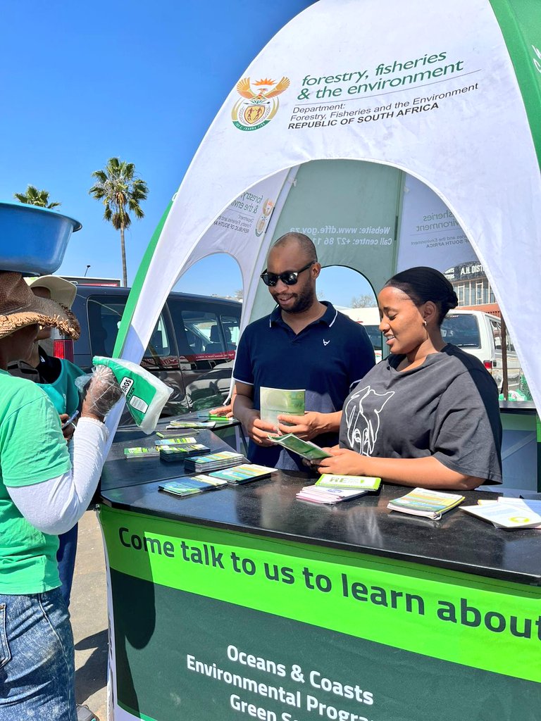environmentza's tweet photo. DFFE officials conducting awareness on the importance of keeping the environment clean, in partnership with @LimpopoLEDET, @CocaCola_ZA & @PolokwaneMuni at Indian Centre in Polokwane.
#Cleanup #RecycleSAWeek #GoodGreenDeeds https://t.co/ZG0RsiWdc2