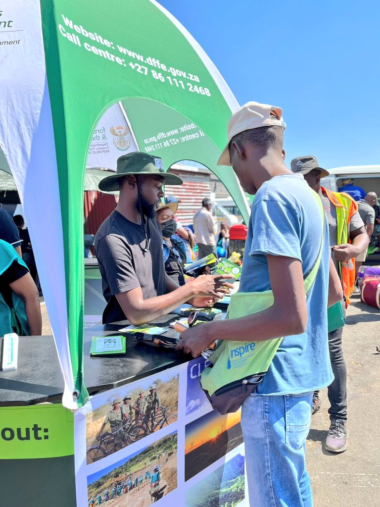 environmentza's tweet photo. DFFE officials conducting awareness on the importance of keeping the environment clean, in partnership with @LimpopoLEDET, @CocaCola_ZA & @PolokwaneMuni at Indian Centre in Polokwane.
#Cleanup #RecycleSAWeek #GoodGreenDeeds https://t.co/ZG0RsiWdc2