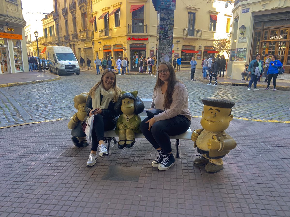 INSPECVL's tweet photo. Louise et Gwendoline, 2 étudiantes de l'@INSPECVL de Bourges, sont actuellement en stage pour 3 mois en Argentine !
Accueillies par la Escuela plurilingüe Olegario V. Andrade, elles vont pouvoir enseigner en français et en espagnol, et bien sûr visiter le pays.
Bon séjour à elles https://t.co/OTeONSU6ox
