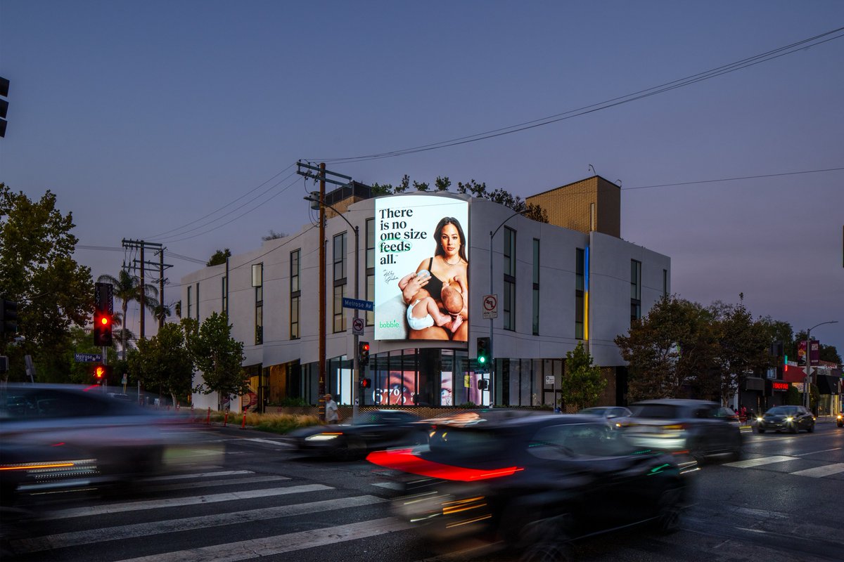 onescreenai's tweet image. ▶️Now Playing: How to Break Stigmas with Billboard—a masterclass by formula brand Bobbie

With 0️⃣ sales goal in sight, @bobbiebabyco launched iconic OOH during #NYFW featuring @ashleygraham—the FIRST billboard to show a parent combo feeding🤱🍼
🧠👶More at yourbestisbest.com