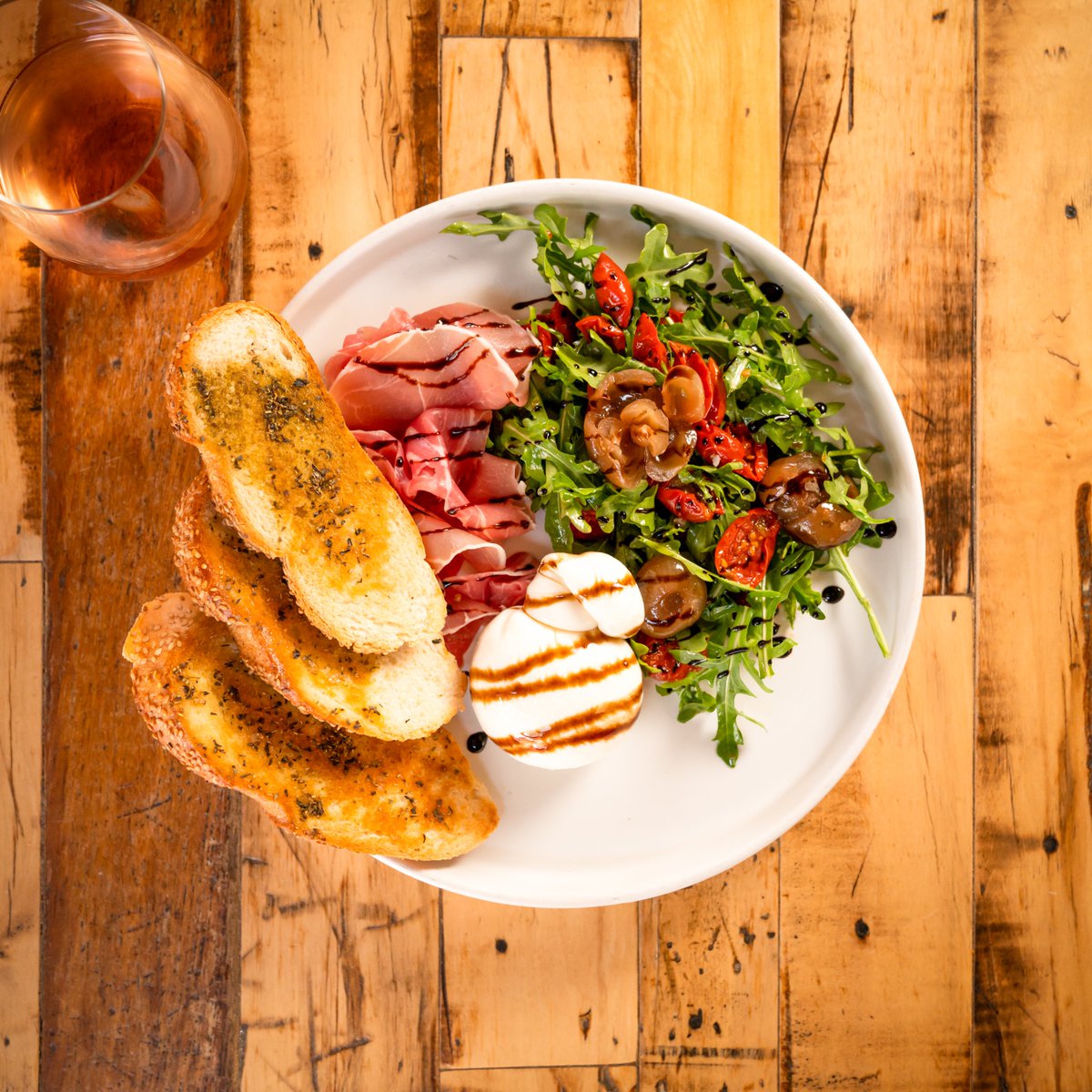 WildTomatoPizza's tweet image. Raise your hand if you are a fan of our roasted tomato &amp;amp; burrata salad! 🙋‍♀️🙋‍♂️

🍅 We&apos;re open everyday
🍅 11:00am-8:00pm