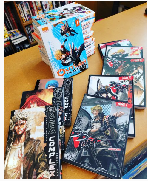 ParlonsMangaFR's tweet photo. Redécouvrez les précédents mangas dessinés par Shonen (auteur de Outlaw Players) à la librairie Bulle de Salon dans le 17e arrondissement de Paris !
#mangafr #mangafrançais #omegacomplex #bbproject #outlawplayers https://t.co/9dLzddnyG1