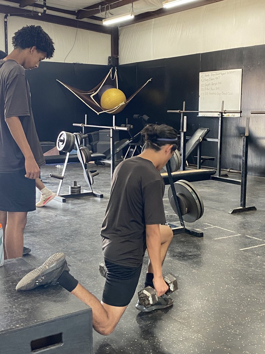 EagleBoysSoccer's tweet photo. Leg day! #letsgo #weliftweights https://t.co/xDEcTAXo4L