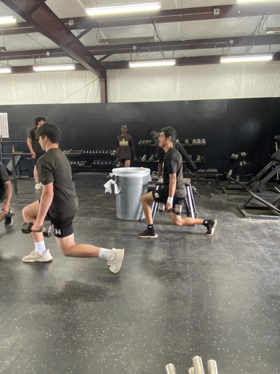 EagleBoysSoccer's tweet photo. Leg day! #letsgo #weliftweights https://t.co/xDEcTAXo4L