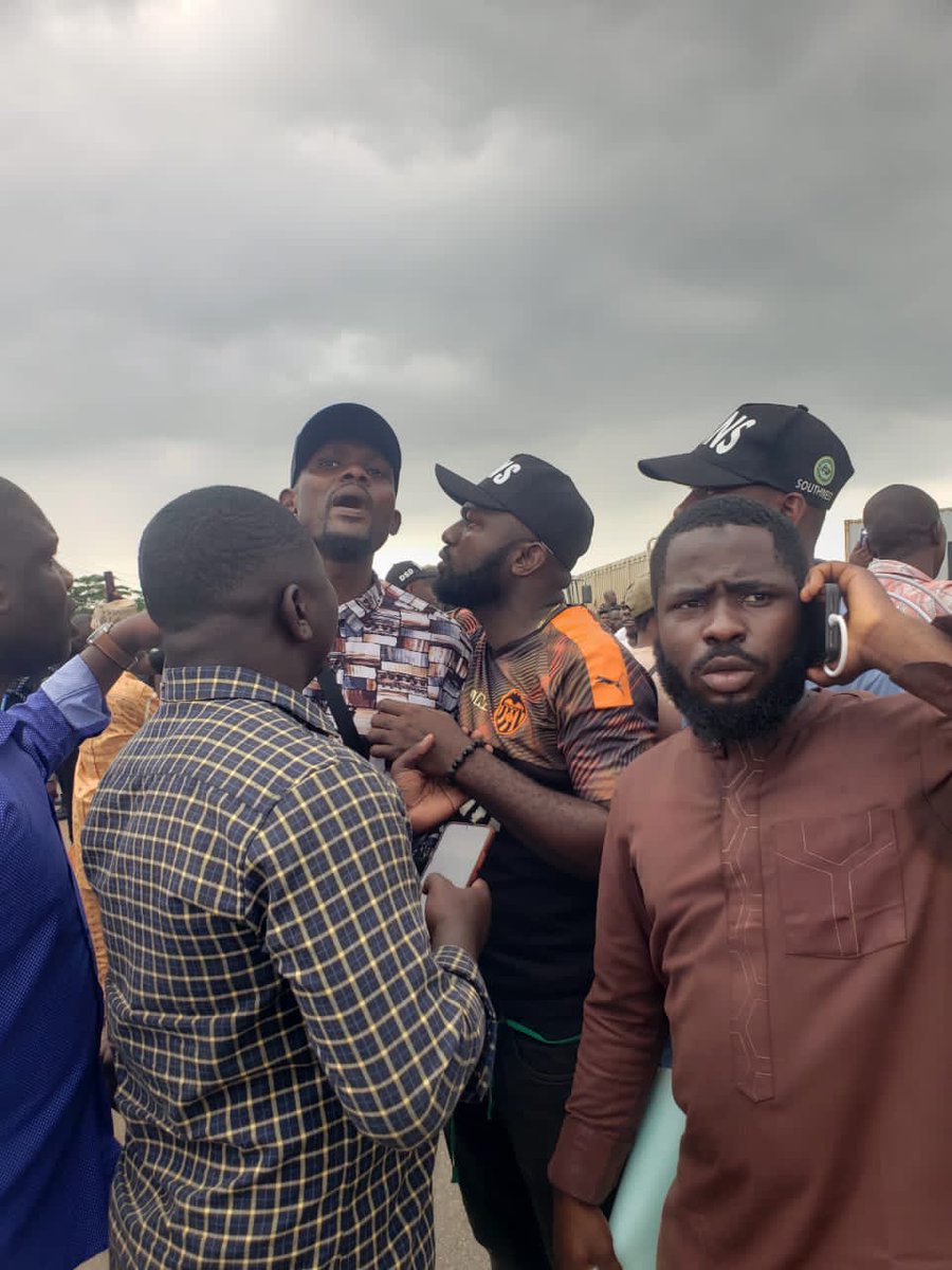SunshineReport_'s tweet photo. JUSTIN: NANS Barricades Lagos-Ibadan Expressway To Protest Prolonged ASUU Strike

@instablog9ja @MBuhari @adamugarba @YemieFash @ProfOsinbajo @MrTomide @AlaoJohn14 @OgbeniObSugar https://t.co/SJdLye4hC1
