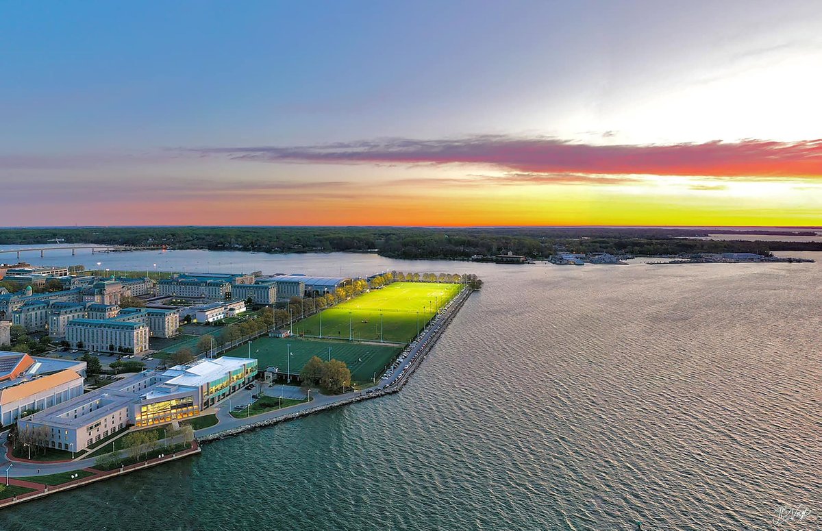 ABS_Architects's tweet photo. Severn Sunrise!!
#absarchitects #NAAA #usna #terwilligercenter #goodmorning #severnsunrise #chesapeakebaymd #chesapeakebay #architects #annapolis #tuesday #jeffvoigtphotography #navaltown #commercialinteriors #commercialarchitecture #expansion #exteriordesign #abs https://t.co/z3Ky6kGR7m