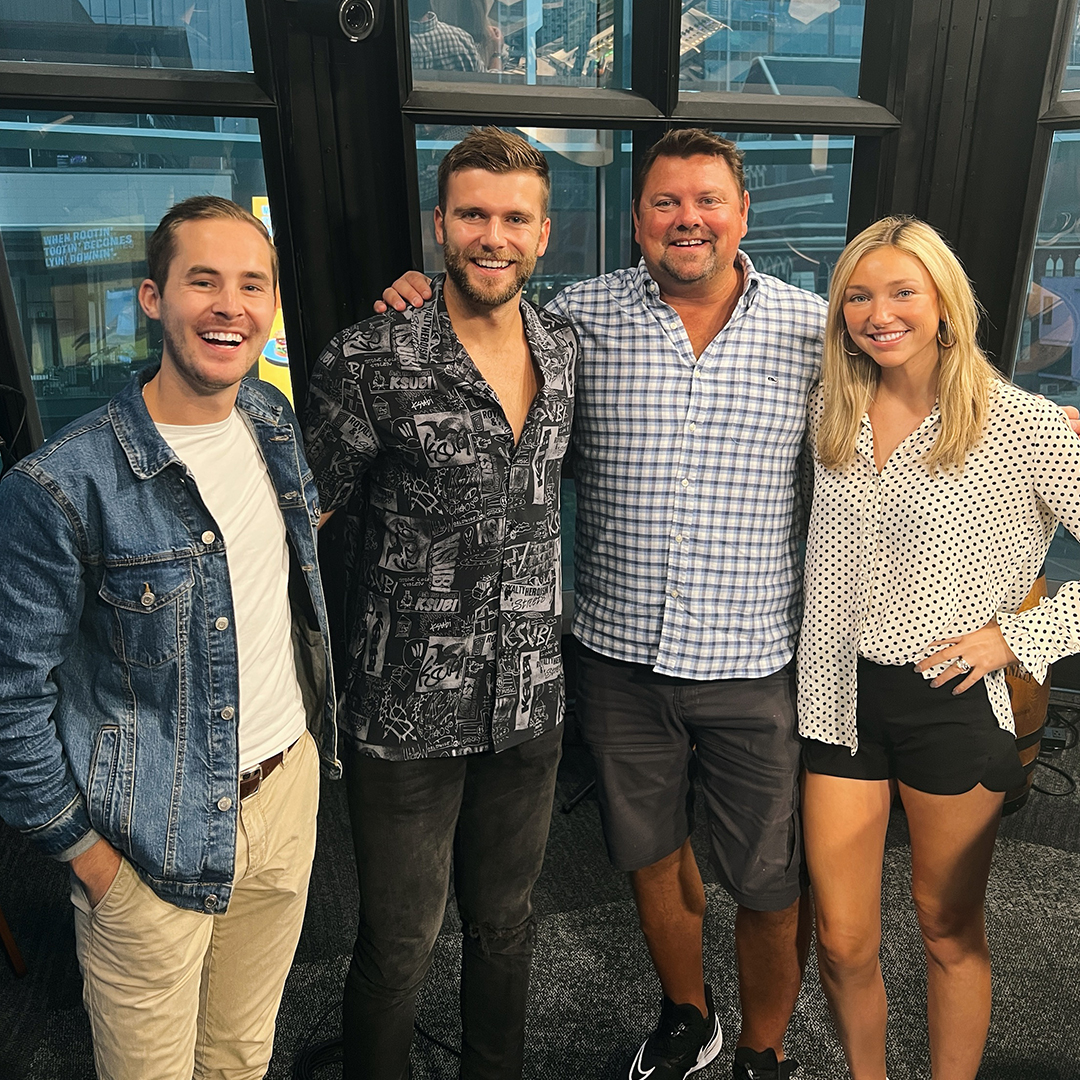 iammichaelrix's tweet photo. SXMTheHighway: All smiles for our new #HighwayFind @realCHASEWRIGHT! 😁
ICYMI watch CHASE WRIGHT’s interview with The Storme Warren Show (@stormewarren, @MacieBanksSXM, @nick_coulson) here: https://t.co/rloJrH3NbL https://t.co/AyZnxpdSFs