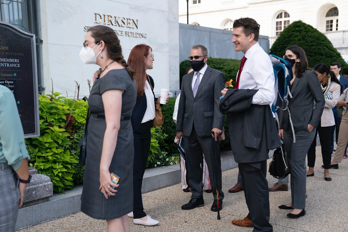 Twitter whistleblower <a href="/dotMudge/">Mudge</a> (with the mask) arrives on Capitol Hill this morning.  

📸 <a href="/sarah_silbiger/">Sarah Silbiger</a> for CNN