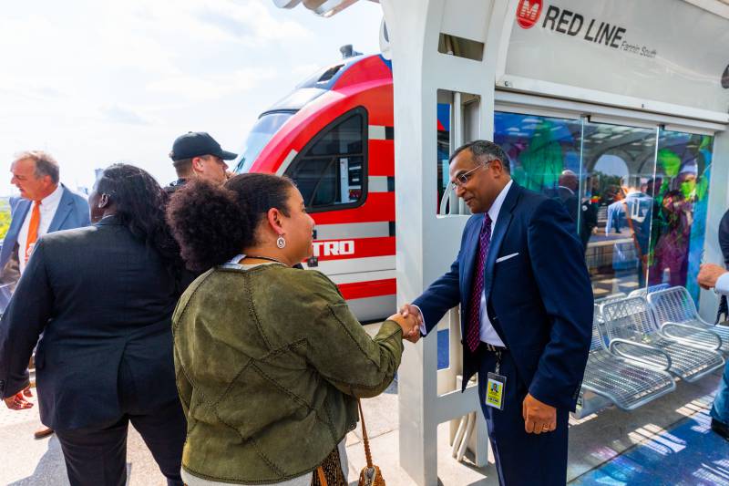 Yesterday, we were pleased to welcome @SecretaryPete to METRO as he and local officials including @JacksonLeeTX18, @RepFletcher, and @LinaHidalgoTX learned more about the Authority's long-range transportation project, #METRONext. 🚍 🚄 🚲 ♿ 🚶🏿 -M