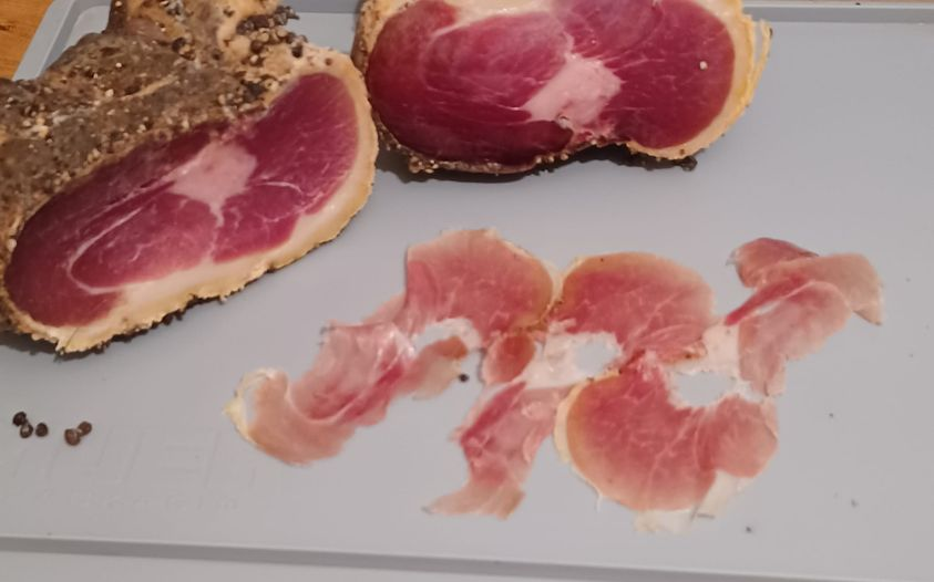 OxfordPig's tweet photo. Its #OSBPork, our supporters valuing what they do. We are so proud to be supporting British pork and local producers. Russ Gleeson showcasing Culatello.
#putosbporkonyourfork #BackBritishFarming #BritishPork #supportlocal #OSBPork #Charcuterie https://t.co/8nOLZHM71R