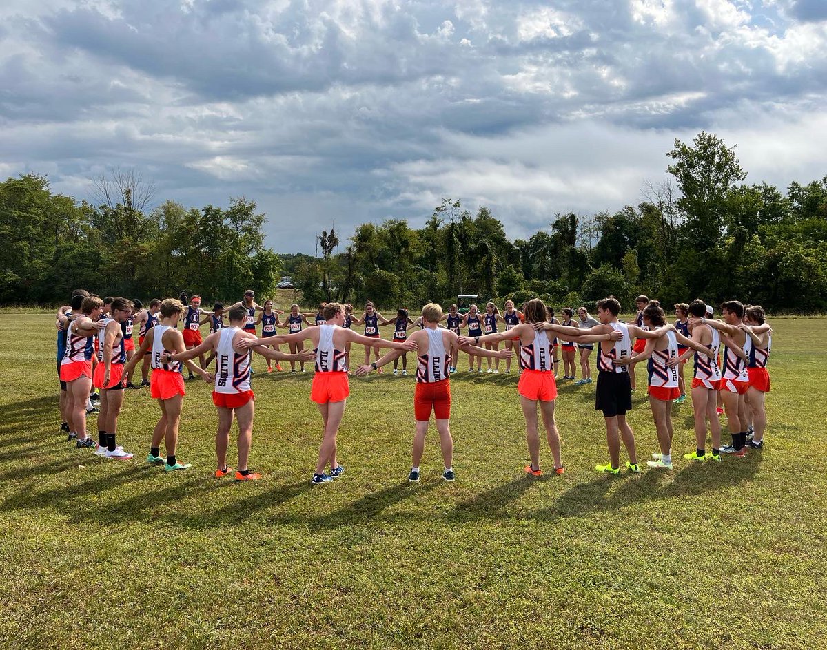 Hey, we ran a race last weekend! Check out the link for a write-up if you’re cool 😎 illinoistrackclub.com/2022/09/12/gue…