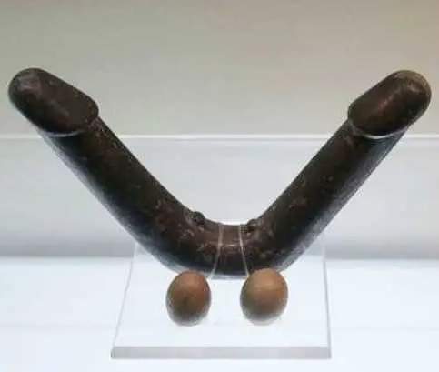 Double dildo and two stone eggs; found in the tomb of Liu Sheng, Prince of Zhongshan, at Hebei Mancheng in China; 2nd century BC, Western Han Empire.

National Museum, Beijing

#archaeohistories