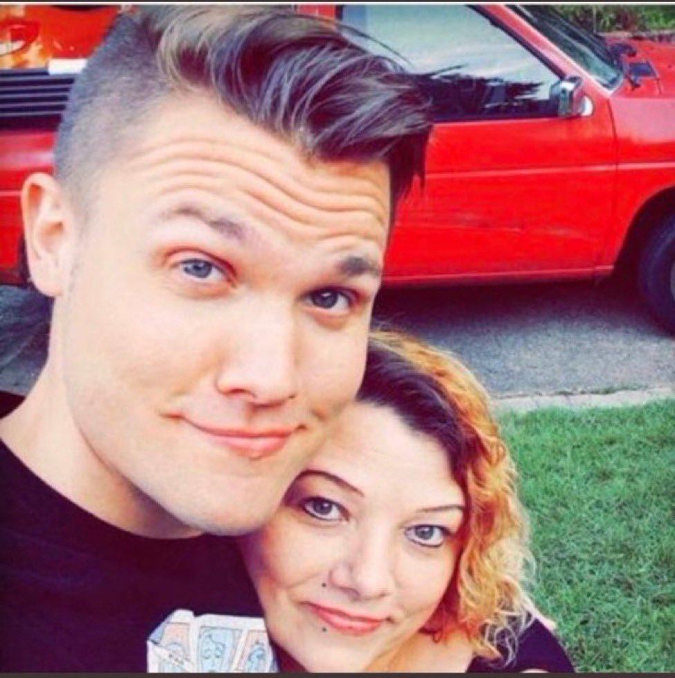 swapitoutgal's tweet photo. your forehead looks like it’s trynna pick up a connection! https://t.co/6W2dPxtbLv