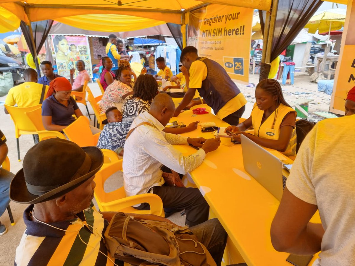 MTNGhanaCareers's tweet photo. MTNers in @MTNGhana storm markets nationwide to re-register Sims for our valued customers.  Let’s give it up for our Customers #Appreci8 #MTNGAW #LiveInspired @MTNGroup @AskMTNGhana @MTNBusinessGH @PaulNormanMTN @IIP https://t.co/bkfp9mk94i