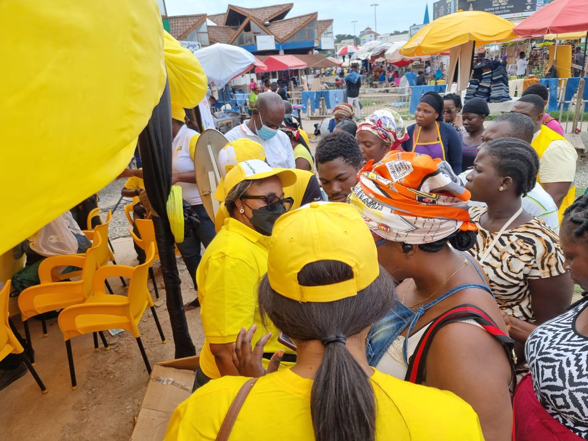 MTNGhanaCareers's tweet photo. MTNers in @MTNGhana storm markets nationwide to re-register Sims for our valued customers.  Let’s give it up for our Customers #Appreci8 #MTNGAW #LiveInspired @MTNGroup @AskMTNGhana @MTNBusinessGH @PaulNormanMTN @IIP https://t.co/bkfp9mk94i