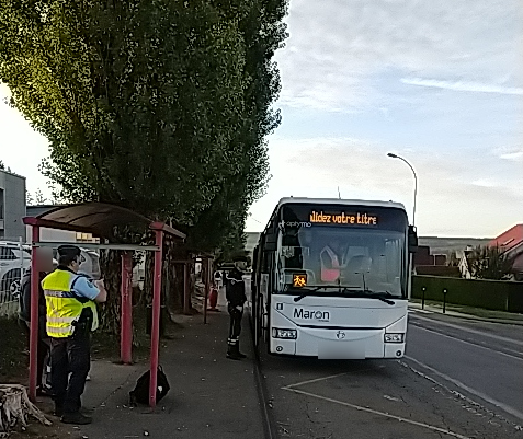 Gendarmerie_90's tweet photo. #routeplusure
Mardi 13 septembre 2022 au lycée de DELLE - Le PMO contrôle les transports scolaires conjointement avec la DREAL.
#NotreEngagementVotreSécurité https://t.co/JoNesHW2ML
