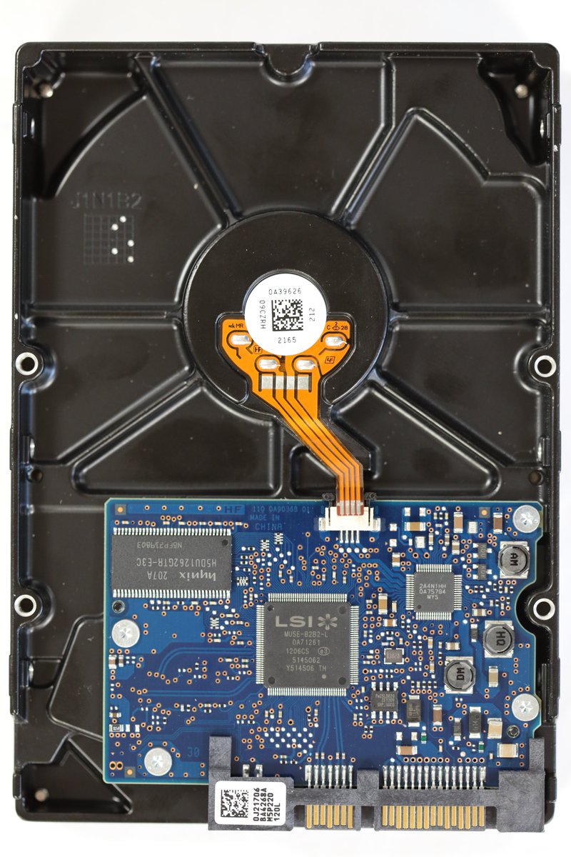 Texplained_RE's tweet image. Getting some chips from broken hard drives to expand Texplained IC database.
What kind of product would you like to be dismantled ?   #TexplainedTT #ICReverseEngineering