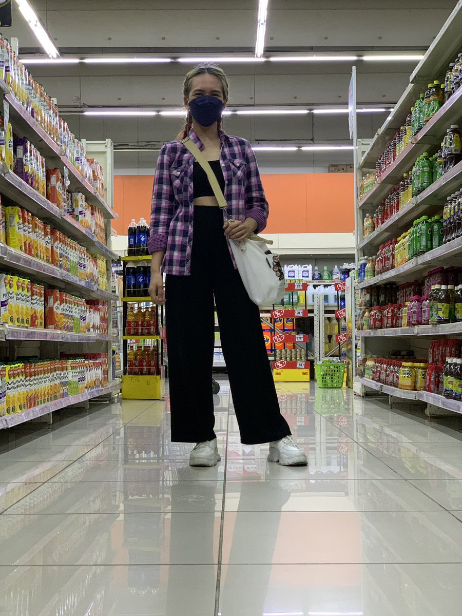dianahong1995's tweet photo. So many things happening now. But yeah #LookAtMaFit for grocery shopping https://t.co/jsYdRdnZYC