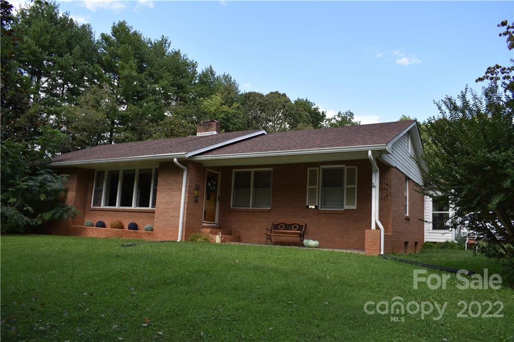 WhitsonRE's tweet photo. New Listing! $289,900.00, 3BR, 2BA, 1705 Rock House Road, Marion, NC 28752, Full Details https://t.co/CNvdOfvQ1d https://t.co/Iu9eOxPOmt