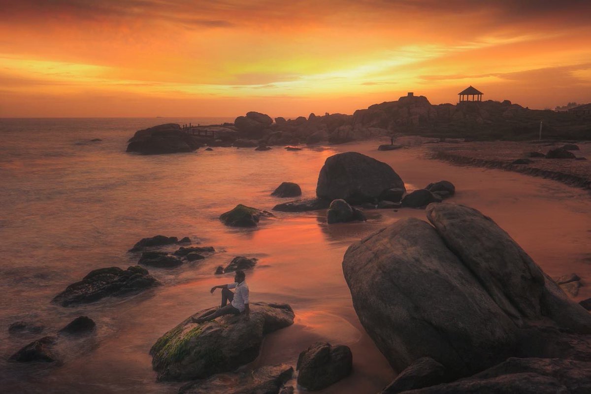 the_prabster's tweet photo. Coastal sunset #india 

#tamilnadu #sunset #muttom #Kanyakumari @StormHour @ThePhotoHour @DroneHour #nft https://t.co/QC98WBC9ES
