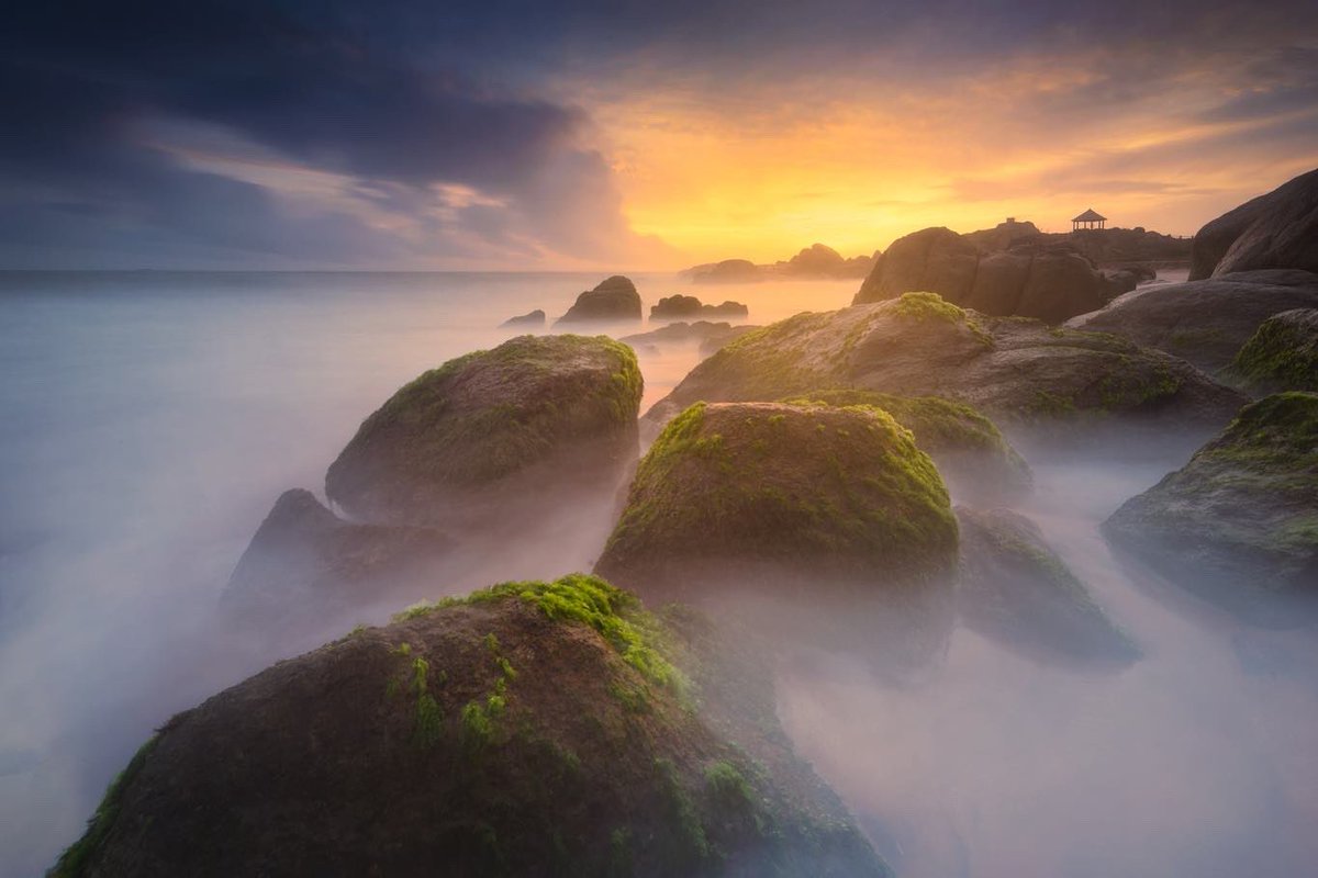 the_prabster's tweet photo. Coastal sunset #india 

#tamilnadu #sunset #muttom #Kanyakumari @StormHour @ThePhotoHour @DroneHour #nft https://t.co/QC98WBC9ES