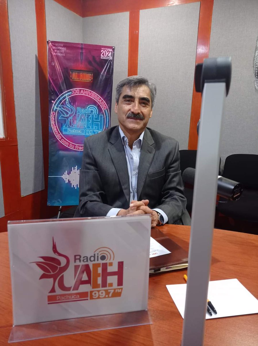 RadioUAEH's tweet photo. 🔴📻 ¡Al aire! Nos acompaña en cabina el Dr. Octavio Castillo Acosta - Rector Interino de la Universidad Autónoma del Estado compartiendo detalles de su designación en la máxima casa de estudios en la entidad y los retos inmediatos de esta gestión.
#SUMARadio
#UAEH https://t.co/2xVqlgl7md